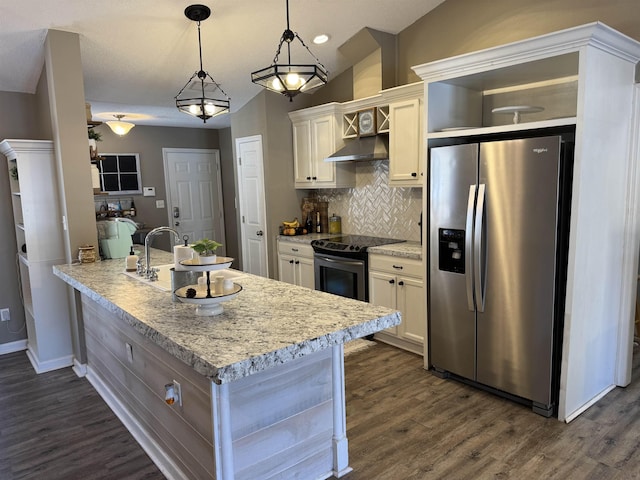 kitchen featuring stainless steel appliances, decorative backsplash, vaulted ceiling, pendant lighting, and sink