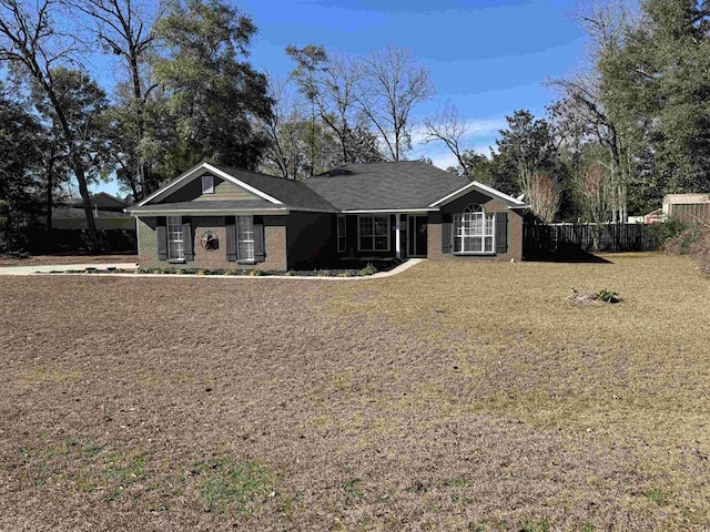 view of front facade with a porch and a front yard