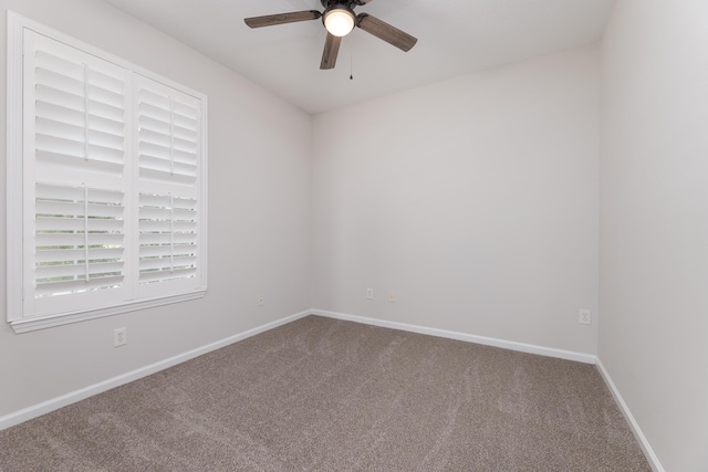 carpeted spare room featuring ceiling fan