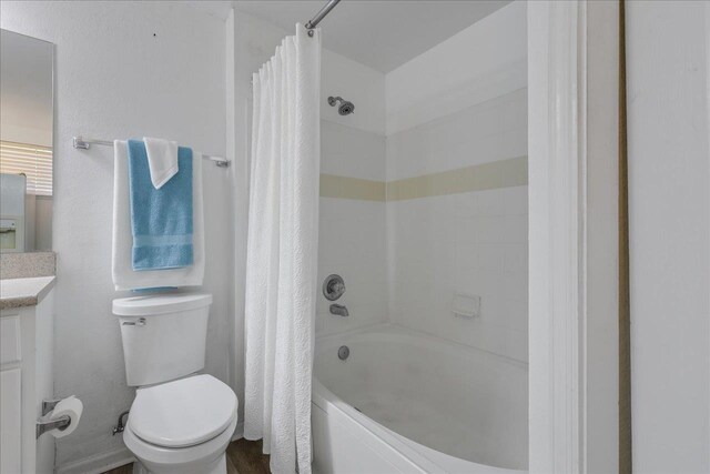 2801 Chancellorsville Dr Unit 1217, Tallahassee, FL 32312 - full bath featuring vanity and shower / bath combination with curtain