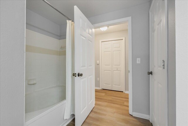 2801 Chancellorsville Dr Unit 1217, Tallahassee, FL 32312 - full bath with wood finished floors and shower / bathtub combination with curtain