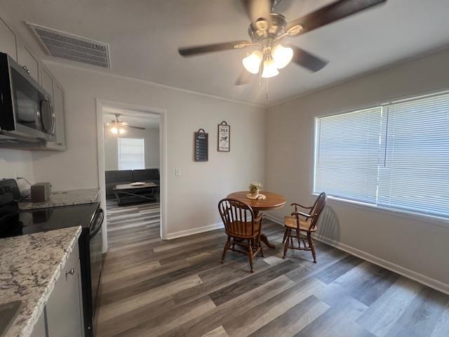 dining area featuring dark hardwood / wood-style floors and ceiling fan