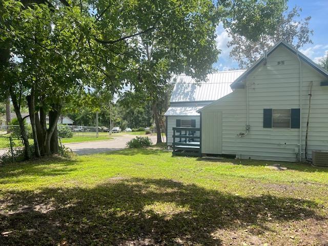 view of yard featuring central AC unit