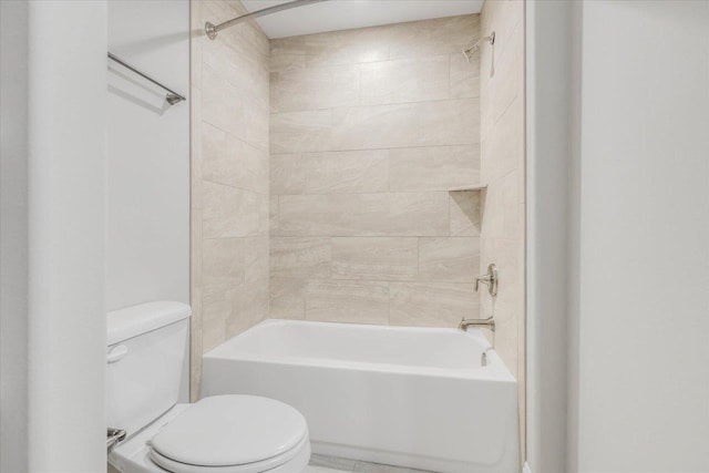 bathroom with tiled shower / bath and toilet