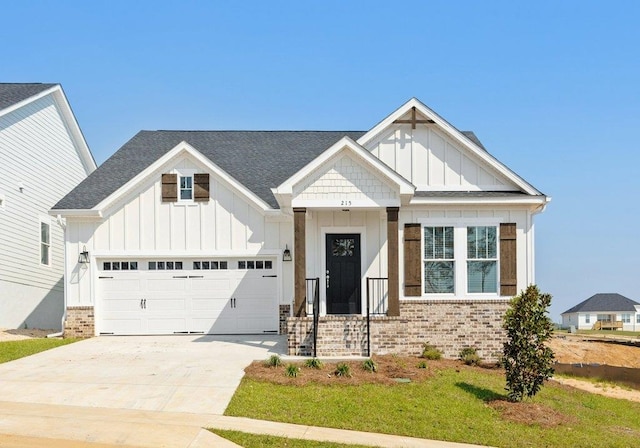 craftsman house with a garage and a front lawn