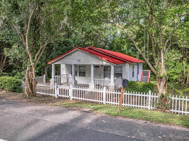 1487 Bainbridge Hwy, Quincy, FL 32352 - view of front of home featuring a porch and a fenced front yard