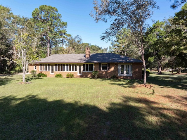 view of front facade featuring a front yard