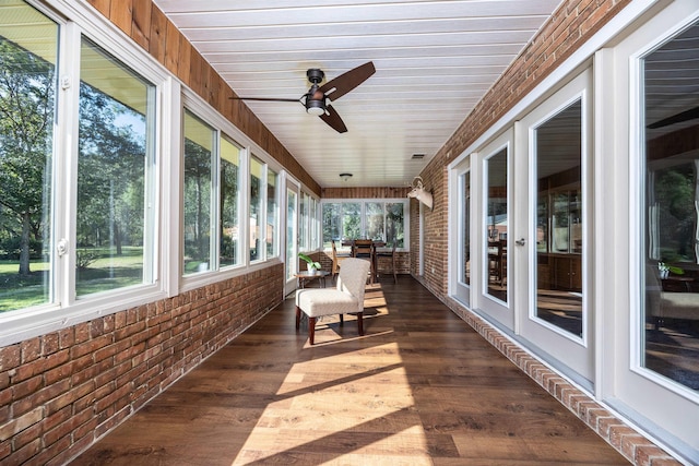 sunroom / solarium featuring ceiling fan