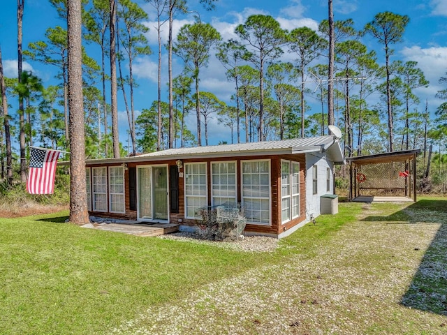 back of house featuring a lawn