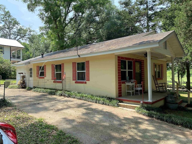 3320 Big Lake Rd, Tallahassee, FL 32303 - single story home featuring covered porch, a shingled roof, and a ceiling fan