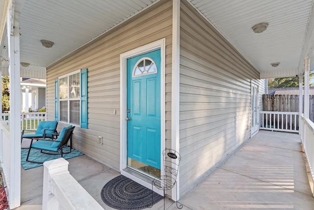 entrance to property featuring a porch