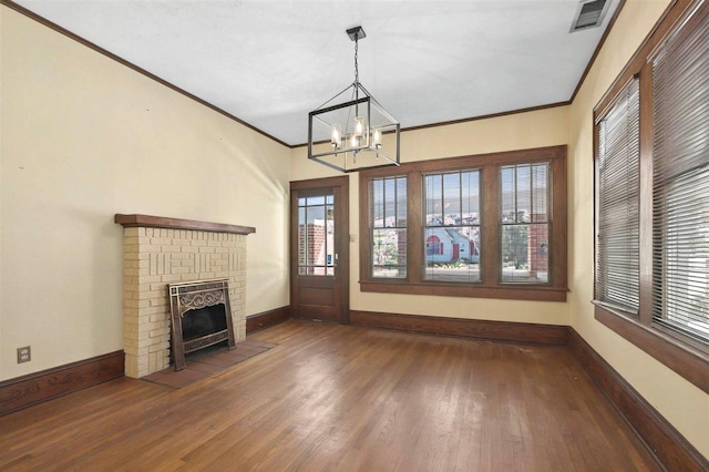 unfurnished living room with visible vents, baseboards, ornamental molding, wood finished floors, and an inviting chandelier