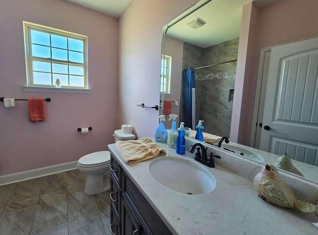 full bath with visible vents, a shower with shower curtain, toilet, vanity, and baseboards