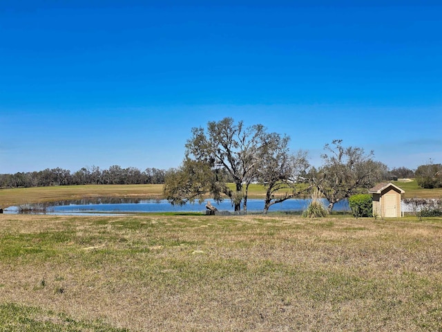 view of yard featuring a water view