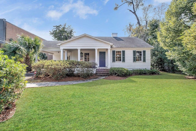 view of front of house with a front lawn and covered porch