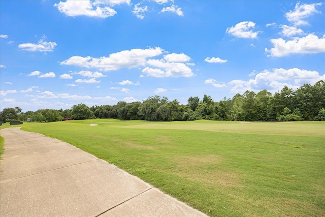 view of yard featuring golf course view