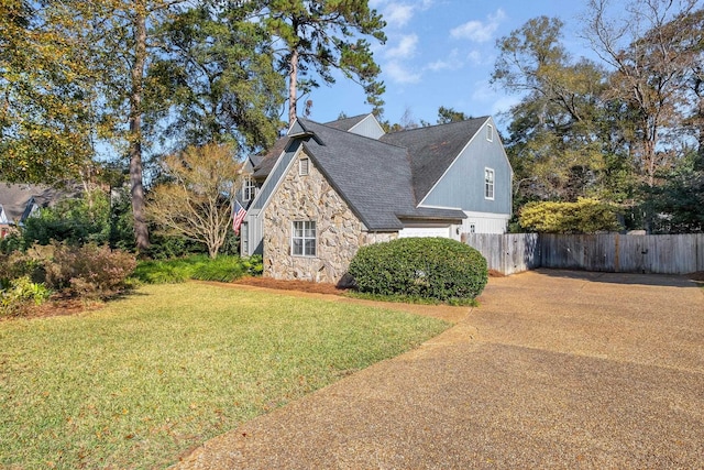 view of side of property featuring a lawn