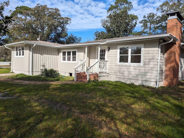 view of front of house with a front lawn