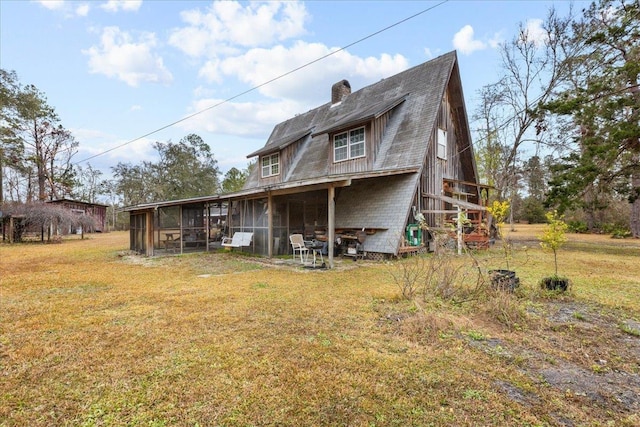 back of house featuring a lawn