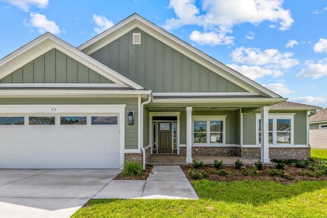 craftsman house featuring a porch and a garage