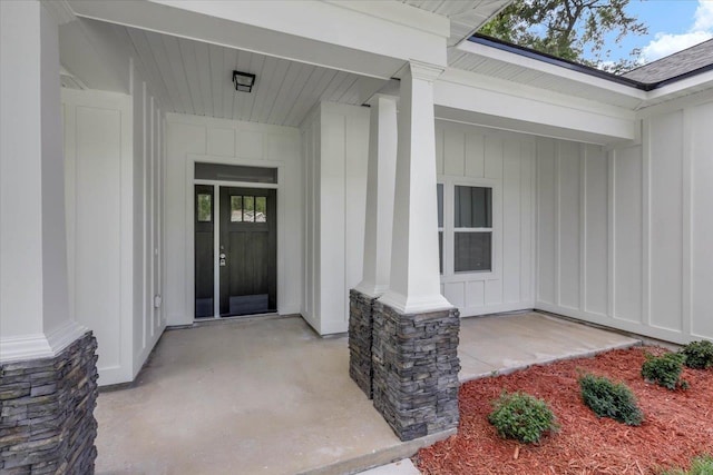 10096 Green Fountain Rd, Tallahassee, FL 32305 - doorway to property featuring board and batten siding