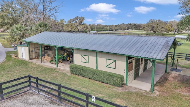 view of outdoor structure featuring an outbuilding, a carport, and an exterior structure