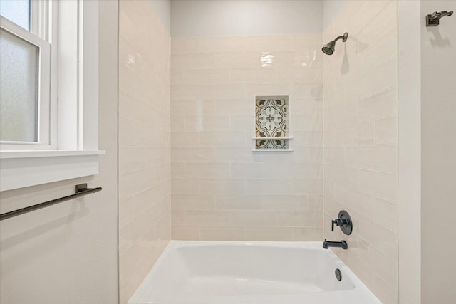 bathroom with tiled shower / bath combo