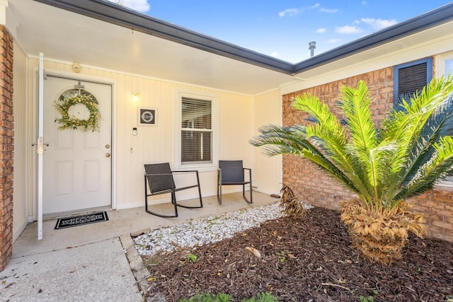 doorway to property with covered porch