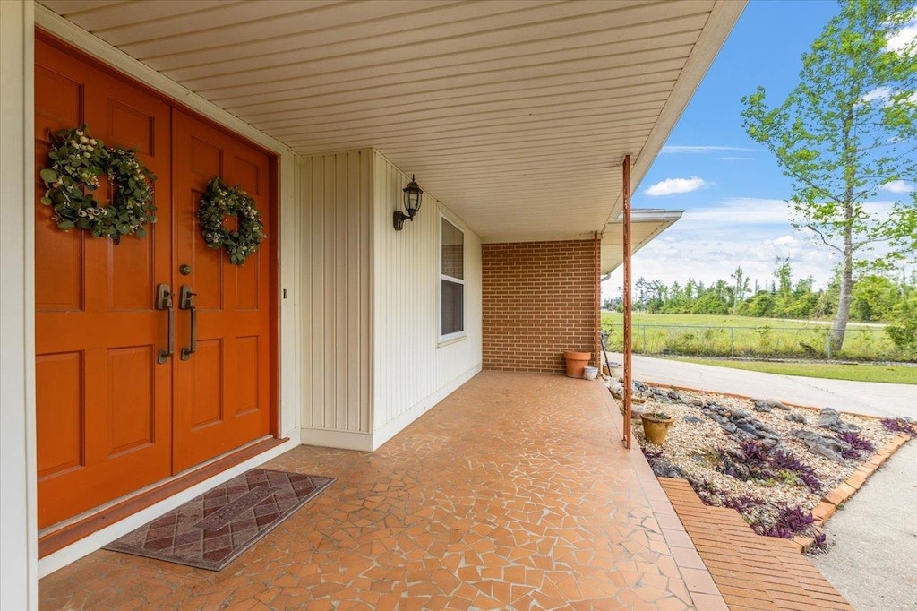 doorway to property featuring covered porch