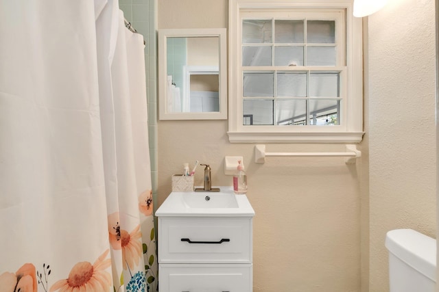 705 N 11th St, Quincy, FL 32351 - full bath featuring vanity, toilet, and curtained shower