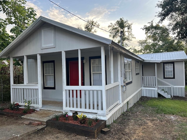 view of front facade featuring a porch