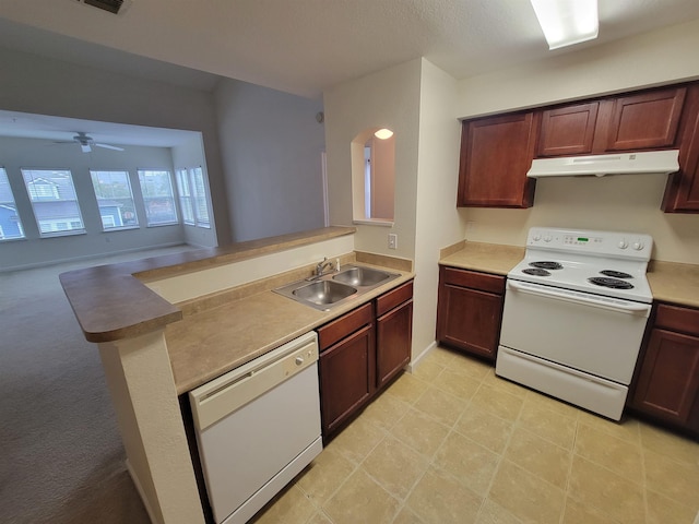 kitchen with kitchen peninsula, ceiling fan, sink, and white appliances