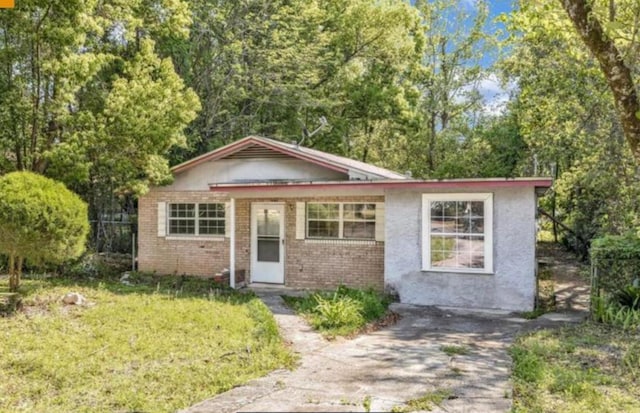 2705 Lake Henrietta St, Tallahassee, FL 32310 - bungalow-style home with a front yard and brick siding