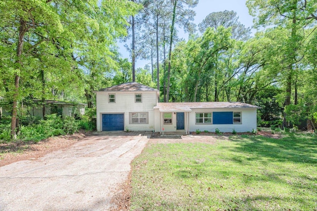 view of front of property featuring a garage and a front lawn