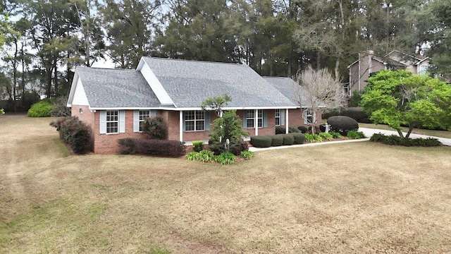 view of front of home featuring a front lawn