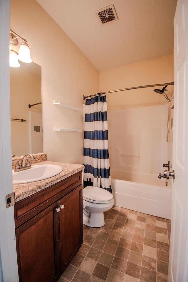 2044 Mccall Bridge Rd, Quincy, FL 32351 - full bath with toilet, vanity, and shower / bath combo with shower curtain
