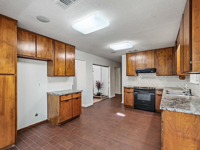 kitchen with dark hardwood / wood-style floors, sink, backsplash, black range with electric cooktop, and a textured ceiling