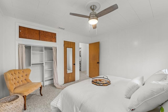 bedroom featuring ceiling fan and a closet