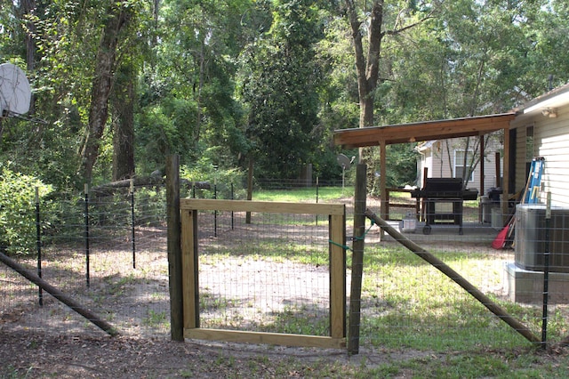 29 Chippewa Rd, Crawfordville, FL 32327 - view of yard featuring a gate