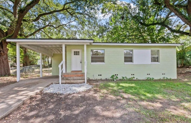 view of front facade with a carport