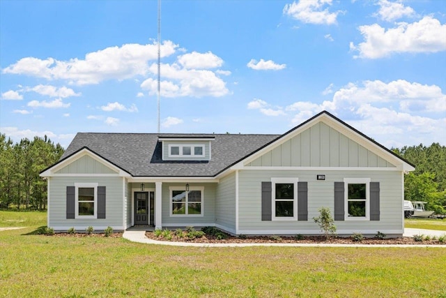 view of front facade with a front lawn