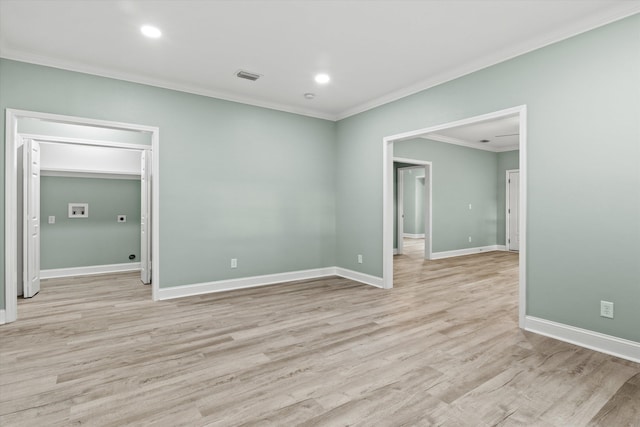 spare room with light wood-style floors, recessed lighting, baseboards, visible vents, and ornamental molding