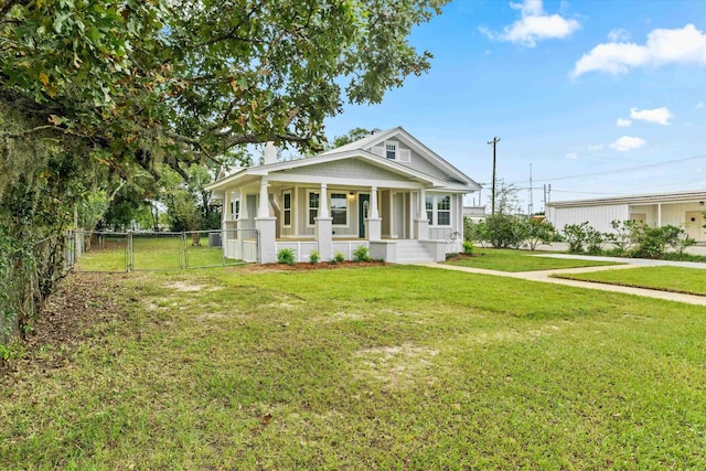 1127 W Washington St, Quincy, FL 32351 - bungalow-style home featuring fence, a gate, covered porch, and a front yard