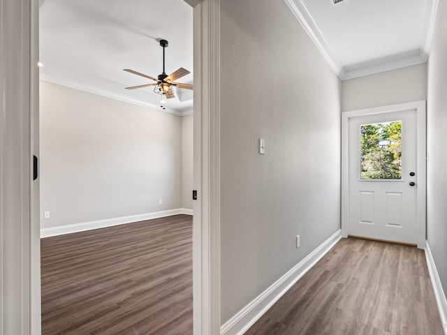 foyer entrance featuring hardwood / wood-style flooring, ceiling fan, and crown molding