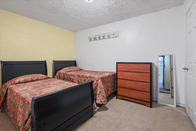 698 Liberty Rd, Quincy, FL 32351 - bedroom featuring carpet and a textured ceiling