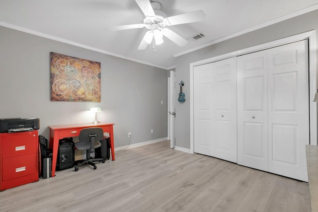 home office featuring crown molding, light hardwood / wood-style flooring, and ceiling fan