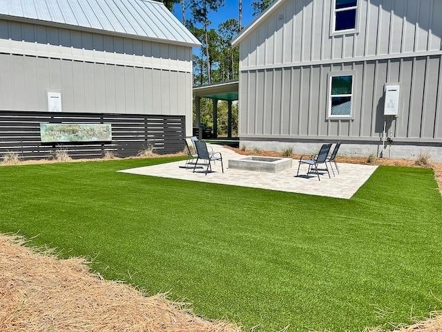 view of yard with a patio