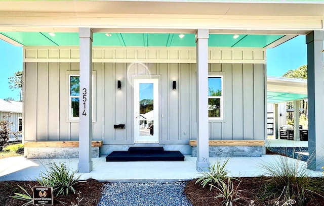 entrance to property with covered porch