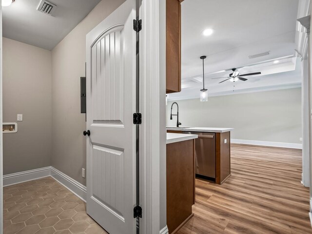 45 Sioux Trl, Crawfordville, FL 32327 - bar area with stainless steel dishwasher, a sink, ceiling fan, baseboards, and recessed lighting