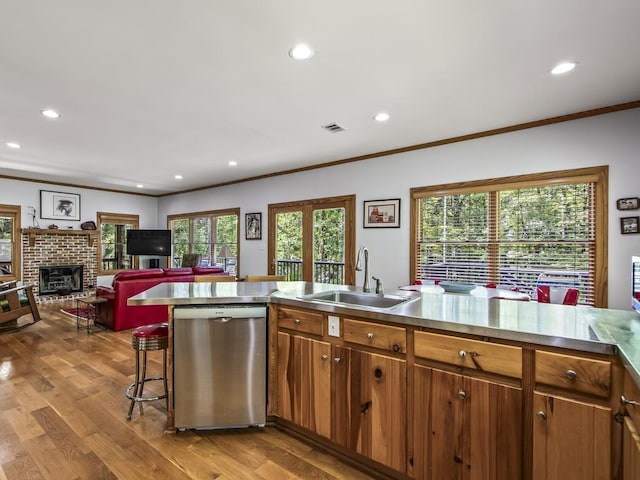 kitchen featuring light hardwood / wood-style floors, ornamental molding, dishwasher, and sink